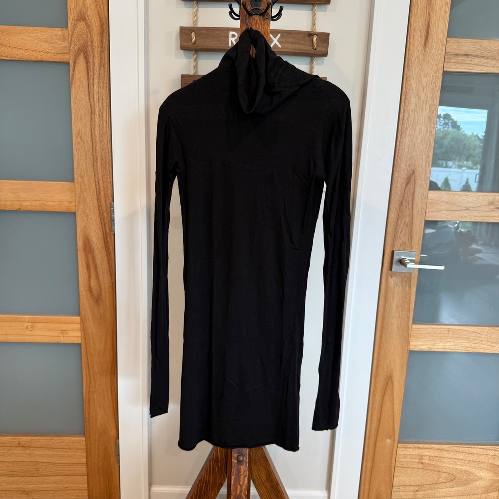 BCBGMAXAZRIA Black Turtleneck Minimalist Mini Dress Long Sleeve Knit Small EUC